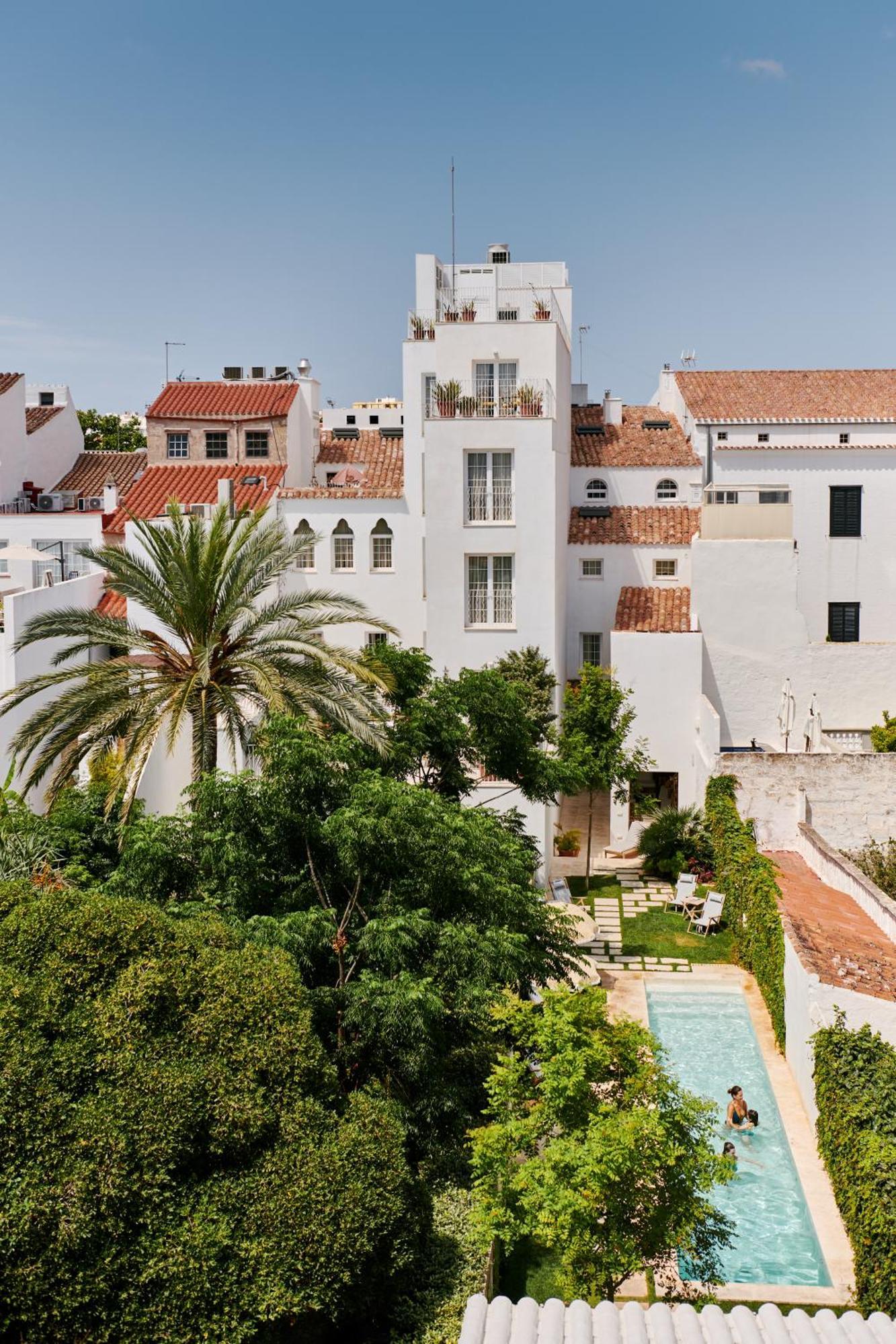 Cristine Bedfor Hotel Port-Mahon